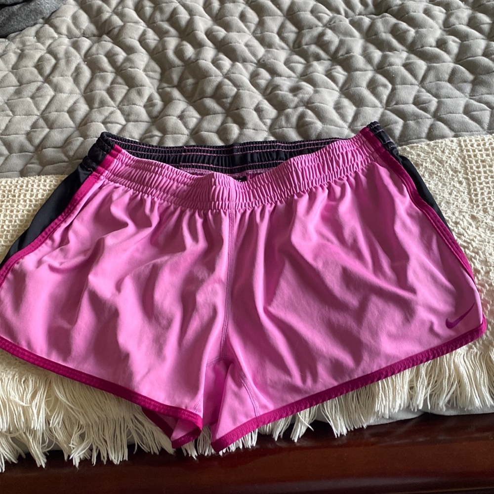 Womens Nike dry fit pink shirt, large. Excellent condition!